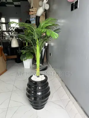 Black Wavy Planter With Flower