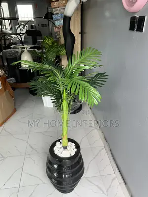 Black Wavy Planter With Flower