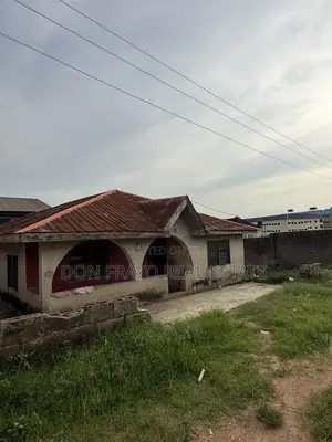 8bdrm Bungalow in Arowona Estate Soka for sale