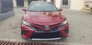 Toyota Camry SE FWD (2.5L 4cyl 8AM) 2018 Red