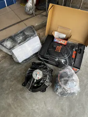 Toyota Highlander Doors Speakers and Subwoofer With Android Screen