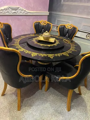 Royal Round Table Dining Set