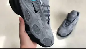 Premium Nike Sneakers GFT 8e