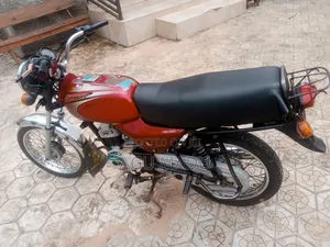 Bajaj Boxer 100 2024