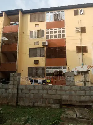 3bdrm Block of Flats in Government Building, Zone 6 / Wuse for sale