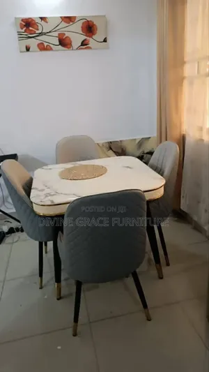 Marble Dining by 4seaters
