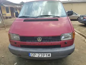 Volkswagen Transporter 2000 Red
