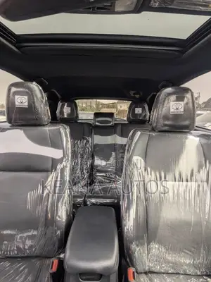 Toyota RAV4 XLE 4dr SUV AWD (2.5L 4cyl 6A) 2018 Gray