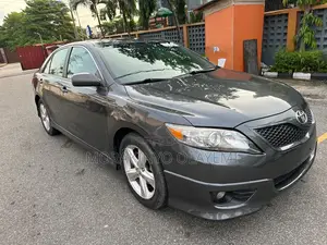 Toyota Camry SE 4dr Sedan (2.5L 4cyl 6AM) 2010 Gray