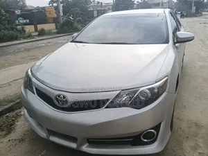 Toyota Camry SE 4dr Sedan (2.5L 4cyl 6A) 2013 Silver