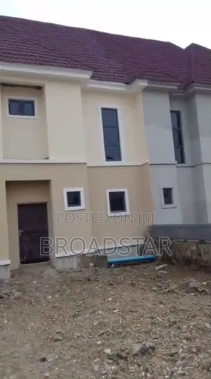 4bdrm Townhouse/Terrace in River Park Estate, Kiami for sale