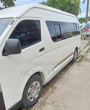 Toyota HiAce 2017 White