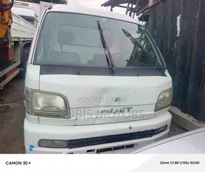 Bus 2004 White