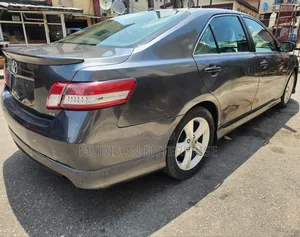 Toyota Camry SE 4dr Sedan (2.5L 4cyl 6AM) 2010 Gray