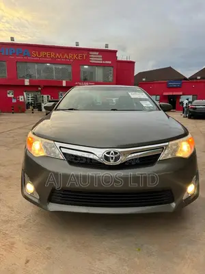 Toyota Camry XLE 4dr Sedan w/Prod. End 11/13 (3.5L 6cyl 6A) 2014 Gray