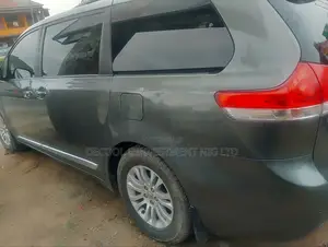 Toyota Sienna Limited FWD 7-Passenger 2013 Green