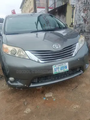 Toyota Sienna Limited FWD 7-Passenger 2013 Green