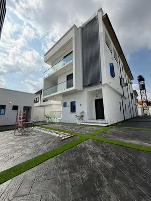 4bdrm Duplex in Oluyole for sale