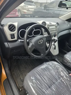 Toyota Matrix 2010 Gold