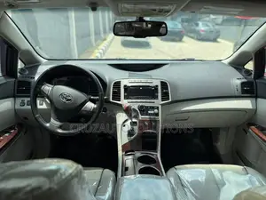Toyota Venza 2010 Silver