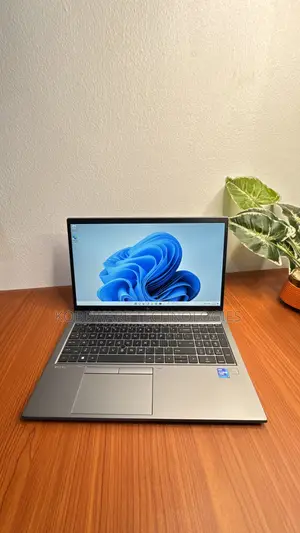 Laptop HP ZBook Firefly G8 16GB Intel Core i7 SSD 256GB