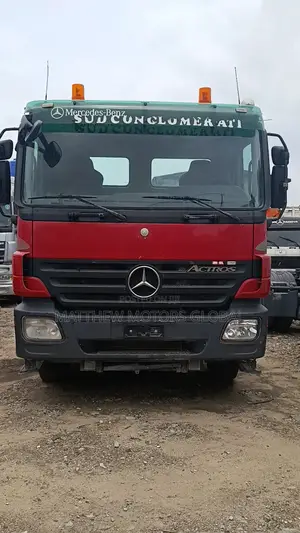 Super Clean Foreign Used Mercedes Benz Actros 3348