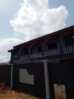3bdrm Apartment in Ologuneru for rent