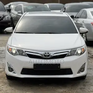 Toyota Camry XLE 4dr Sedan (2.5L 4cyl 6A) 2014 White
