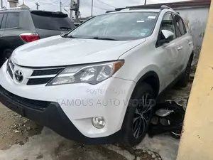 Toyota RAV4 XLE 4dr SUV AWD (2.5L 4cyl 6A) 2015 White