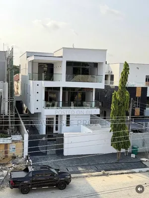 Furnished 5bdrm Duplex in Private Estate Lekki for sale