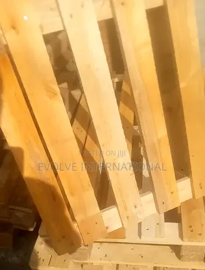 Clean Euphoria Wooden Palleta