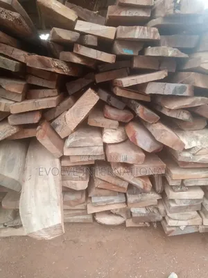 Strong Efficient Woods
