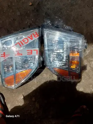 Headlamp Nissan Pathfinder 2005 Model