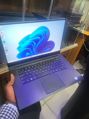 Laptop Dell Precision 15 5520 16GB Intel Core i7 SSD 256GB