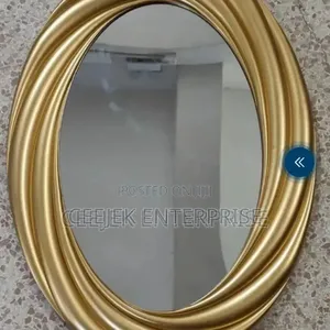 Classic Oval Gold Mirrow