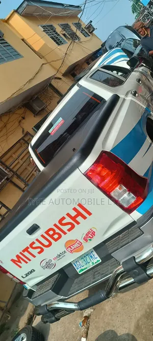 Mitsubishi L200 Boot Cover Fiber Shock