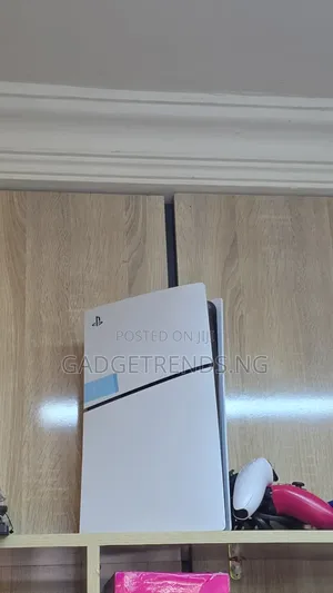 Ps 5 Slim With 2 Pads