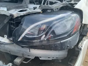 E350 2014 Headlight Charger
