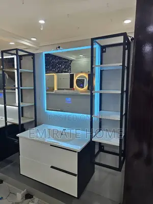 Special Cabinets With Sensor Mirror and Cupboards Chave