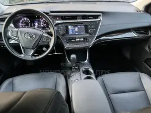 Toyota Avalon XLE Sedar FWD (3.5L 6cyl 6A) 2013 White