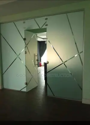 Frameless Partition With Door