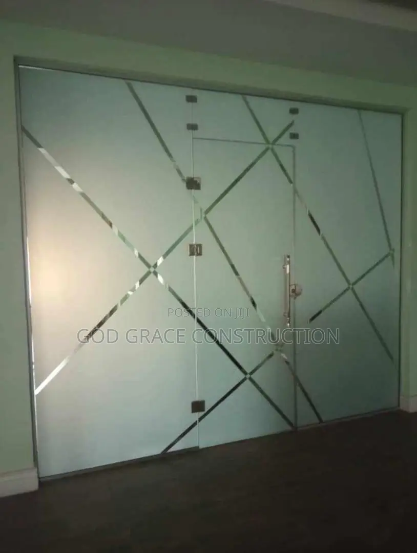 Frameless Partition With Door