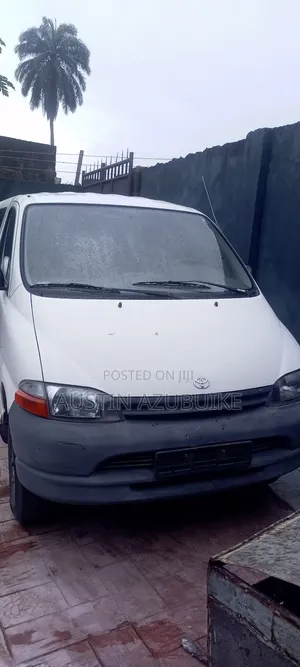Toyota HiAce 2005 White