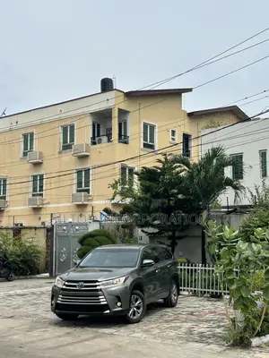Toyota Highlander LE 4dr SUV (3.5L 6cyl 6A) 2015 Green