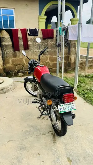 Honda CB 2024 Red
