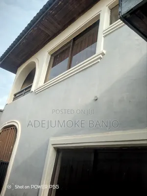 5bdrm Penthouse in Oluyole Estate, Ibadan for sale
