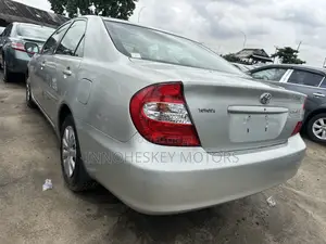 Toyota Camry LE 4dr Sedan (2.4L 4cyl 5M) 2004 Silver