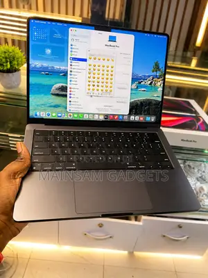 Laptop Apple MacBook Pro 2023 M3 Pro 18GB Apple M3 Pro SSD 512GB