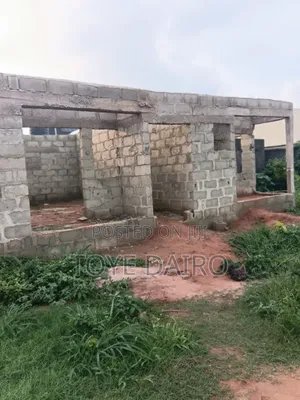 5bdrm Bungalow In Adamo For Sale