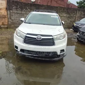 Toyota Highlander XLE 4dr SUV AWD (3.5L 6cyl 6A) 2015 White